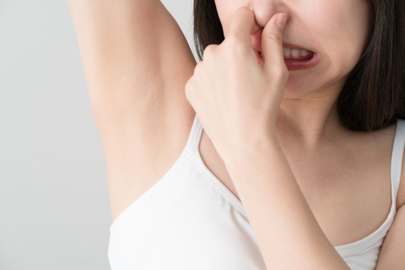 cách trị hôi nách bằng kem đánh răng