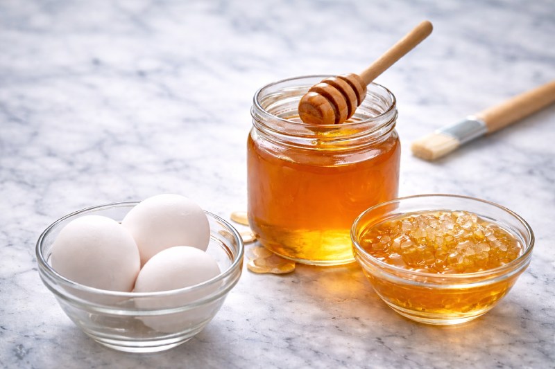 Cách ủ tóc bằng trứng gà kết hợp với mật ong